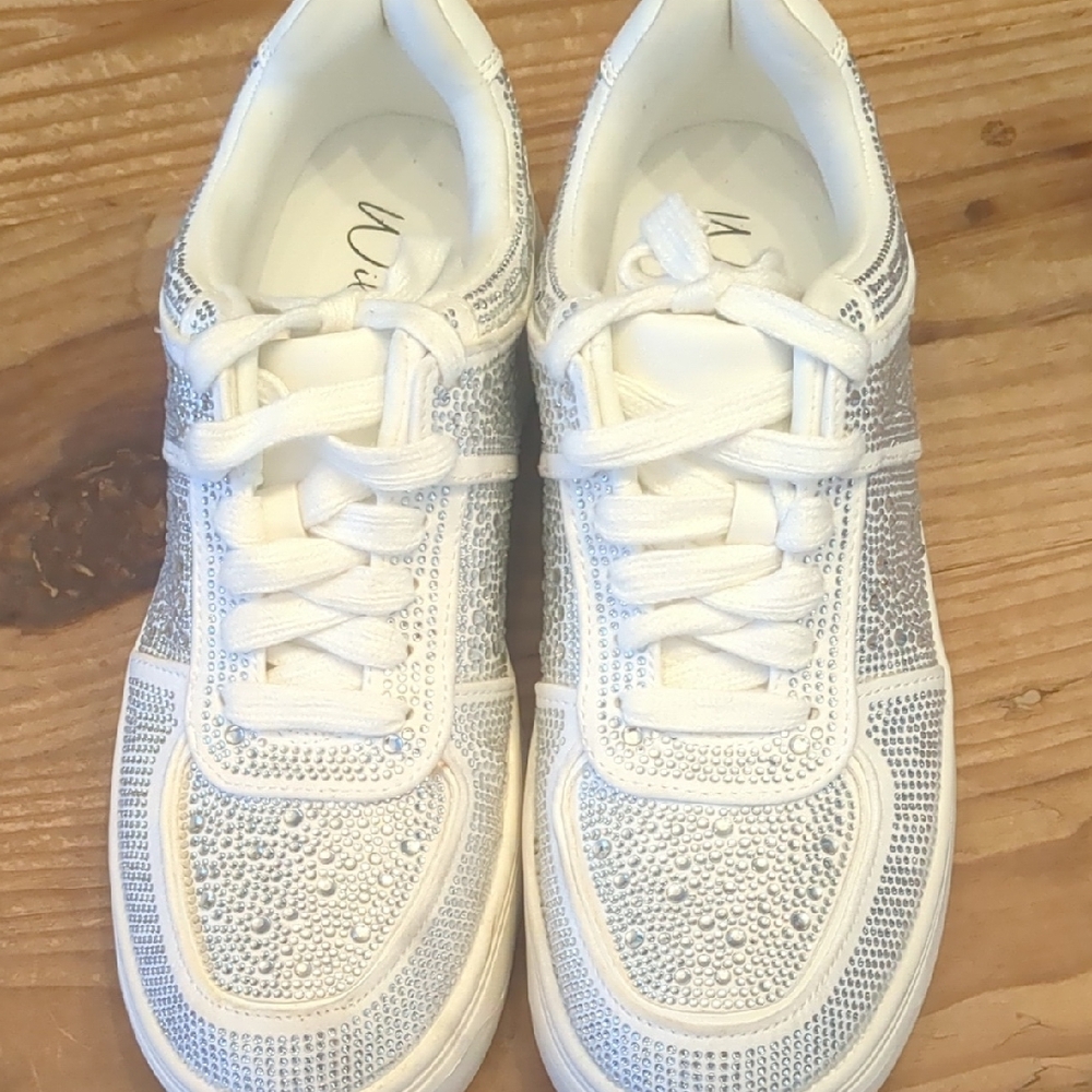 Wild Pair Fallun Bling White and Silver Low-Top Sneakers